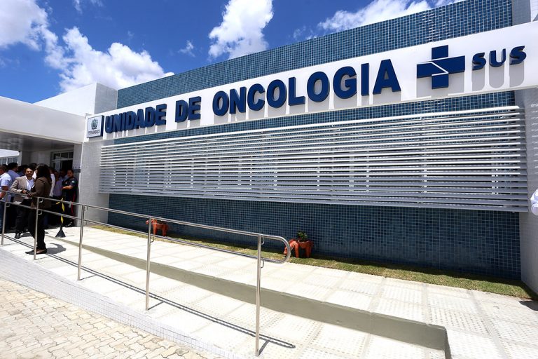 Foto mostra a Unidade de Oncologia do SUS - Observatório da APS - Câncer Colorretal